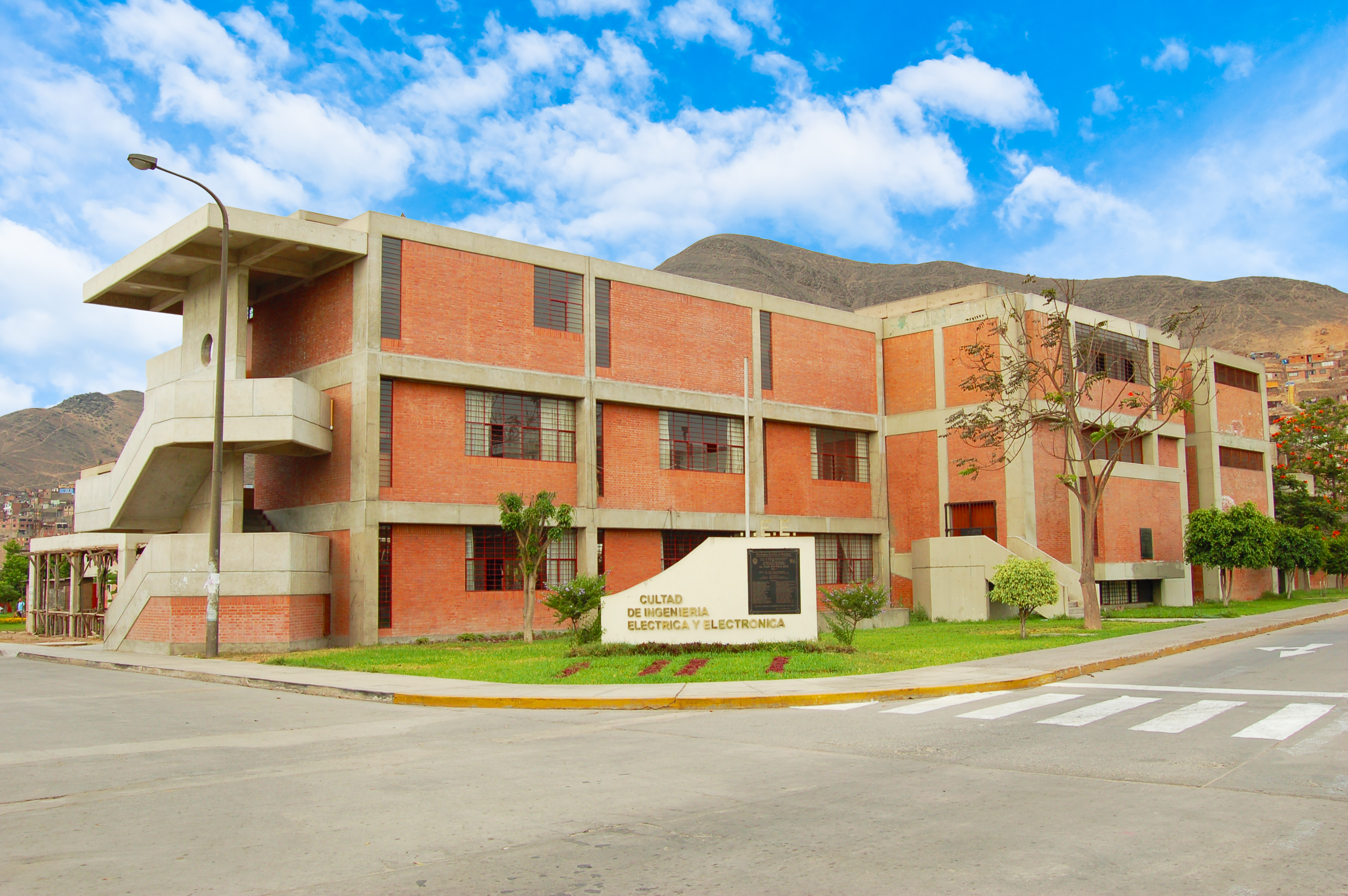 FACULTAD DE INGENIERÍA ELÉCTRICA Y ELECTRÓNICA